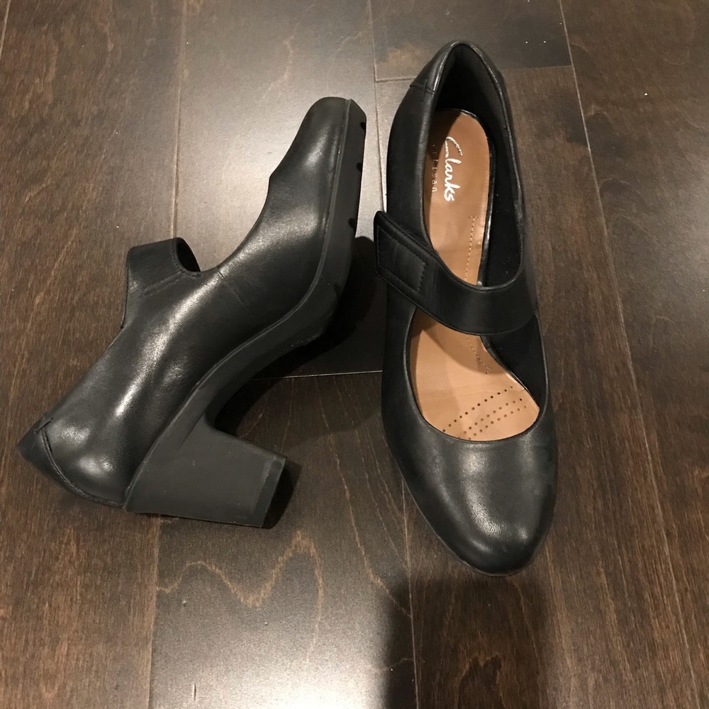NWOT Clark’s Mary Jane Style shoes